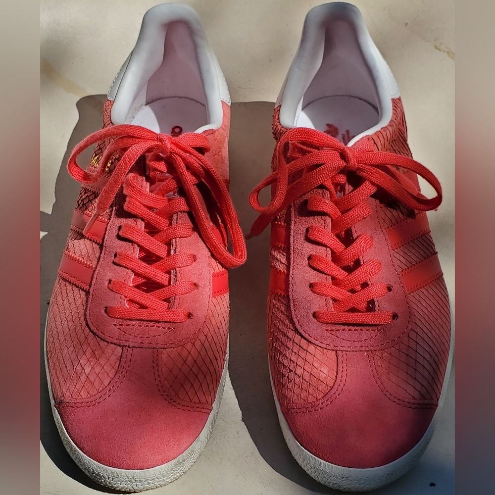 Adidas Gazelle Size 7 US. Red Pink. GPWC.
